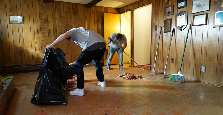 removing rubber carpet pad