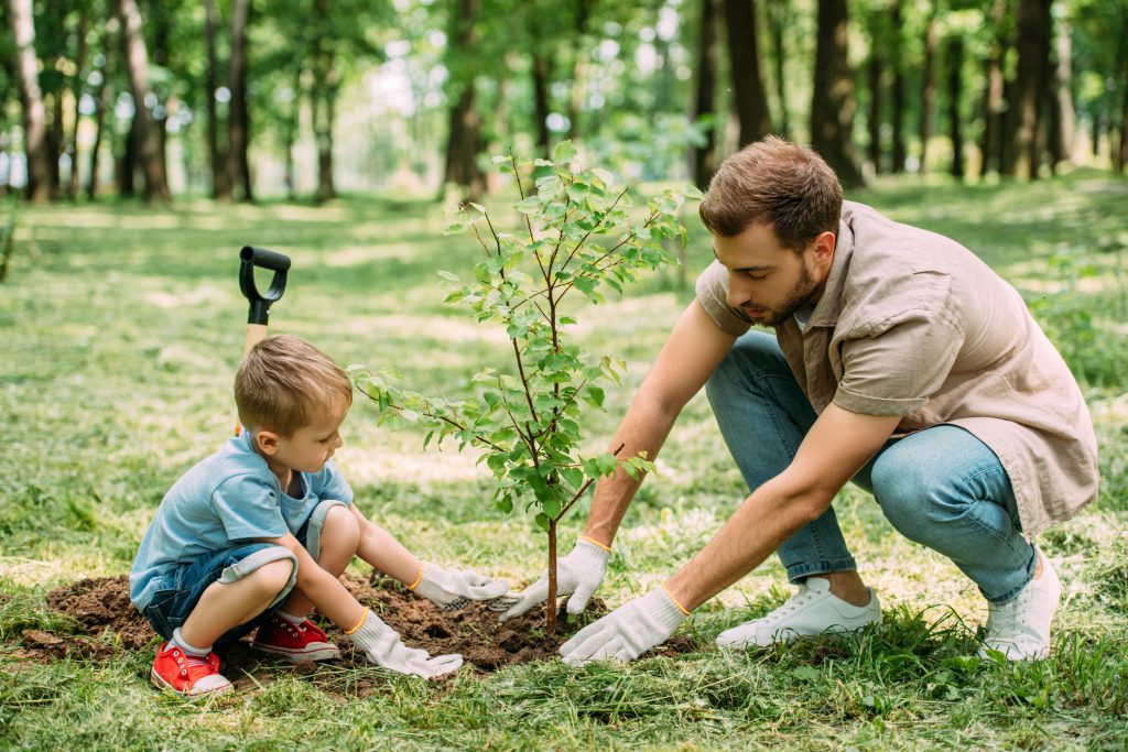 plants and animals produce trace amounts of formaldehyde