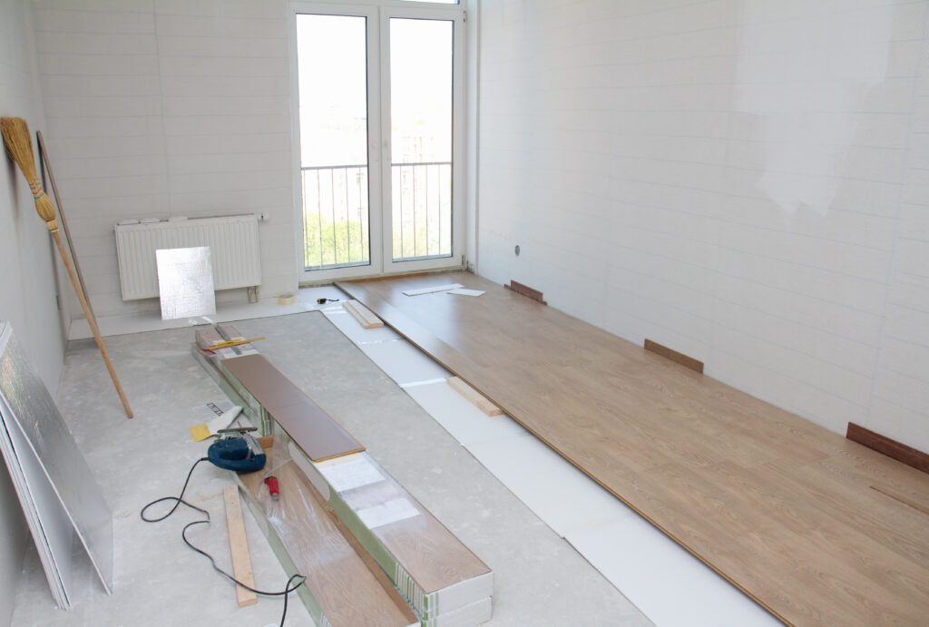 empty room with clean laminate floor installation